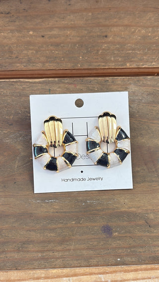 Midnight Pearl Circle Stud Earrings