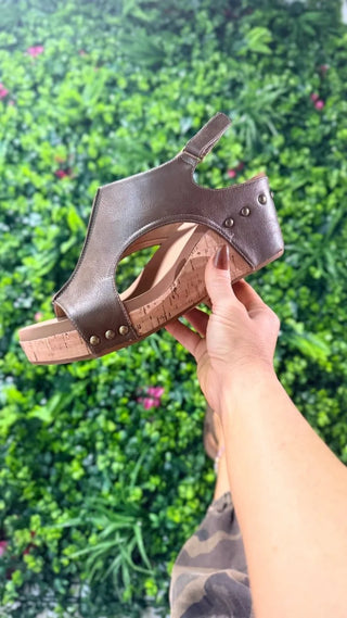 Corky’s Carley Wedge in Chestnut