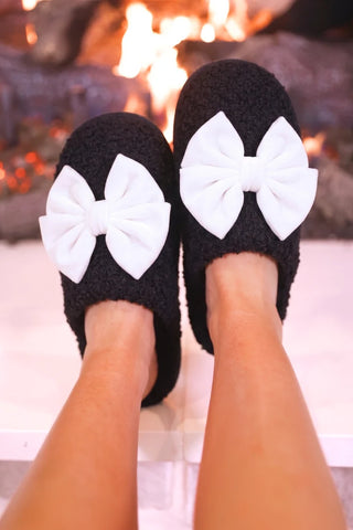 PREORDER: Cozy Bow Slippers – Black/White