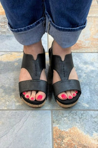 Corky’s Refreshing Wedge in Black