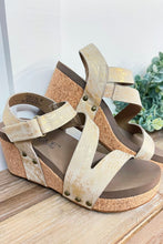 Corky’s Spring Fling Wedge Gold